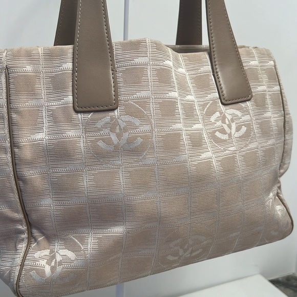 CHANEL Cruise Line Handbag Small Tote - Picture 2 of 8